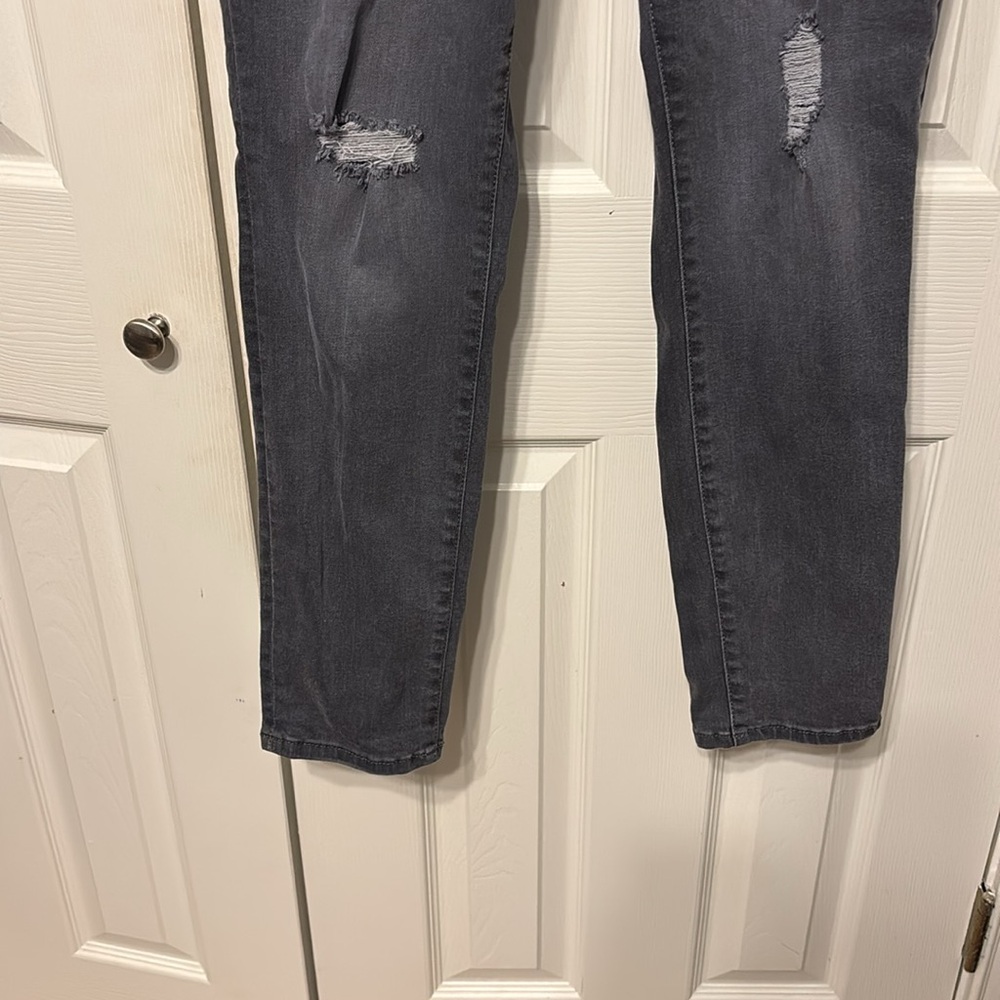 Universal Thread Distressed Mid-Rise Skinny Jeans - Picture 4 of 11